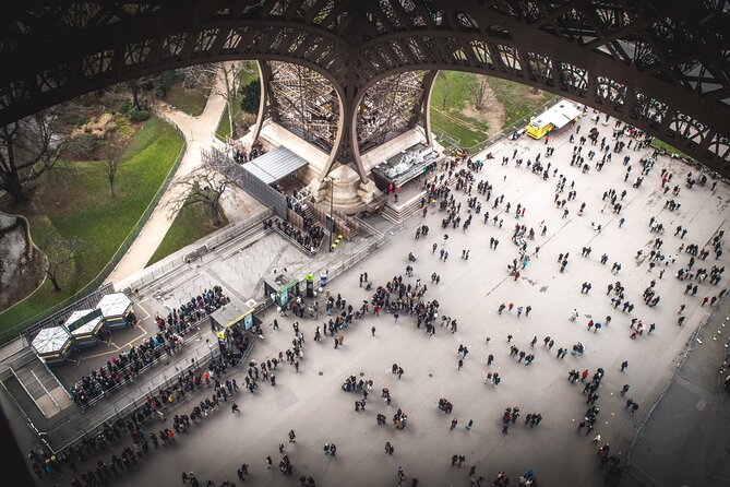 Eiffel Tower Guided Tour with Louvre Museum Ticket and Seine River Cruise Review