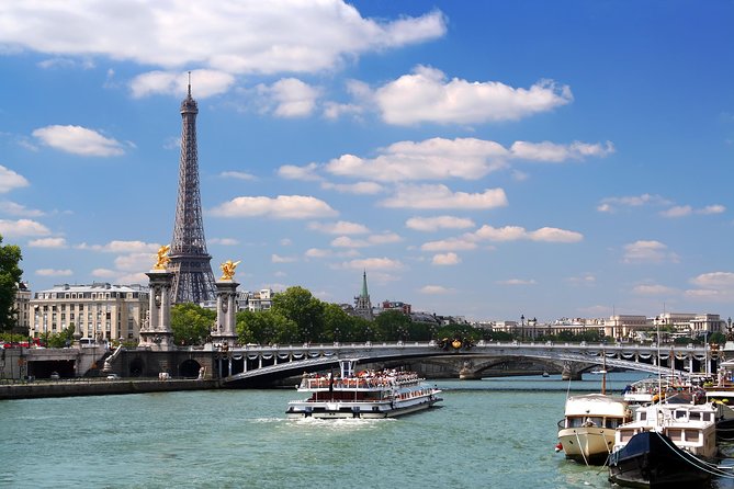 Eiffel Tower, Seine River Cruise & Montmartre Small Group Visit with a view of the Eiffel Tower and Seine River