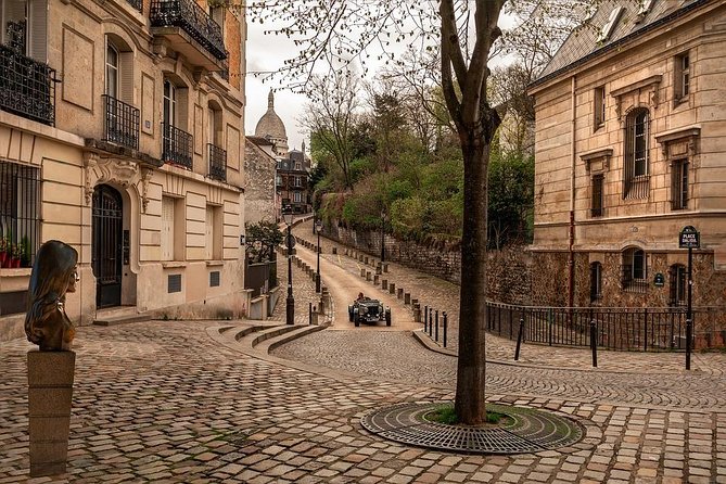 Explore Montmartre like a local - Private walking tour Review