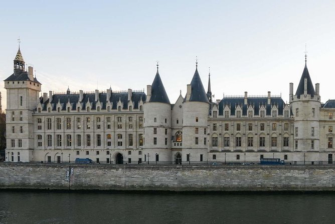 3hr - French Revolution Walking Tour for Families with participant traversing iconic landmarks such as the Place de la Concorde and the Bastille