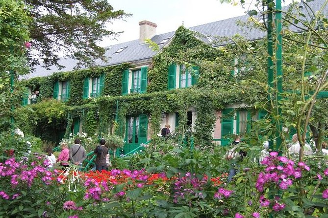 Paris to Giverny Round-Trip Transfer with Skip-the-Line Ticket with a seamless experience for visitors, taking the stress out of figuring out transportation as it whisks them away from the French capital into the tranquil beauty of Monet's former home and gardens.