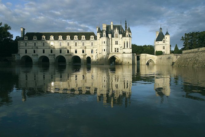 Loire Castles Guided Tour from Paris