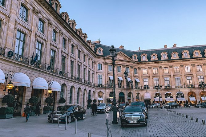 Luxury Paris, french fashion history walking tour takes you through the iconic neighborhoods of the city, where you'll learn about the famous designers and trendsetters who have shaped the industry for centuries. 