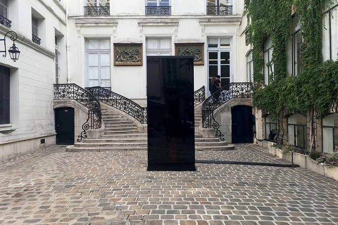 Marais Gallery Walk - Private Tour with an elegant staircase.