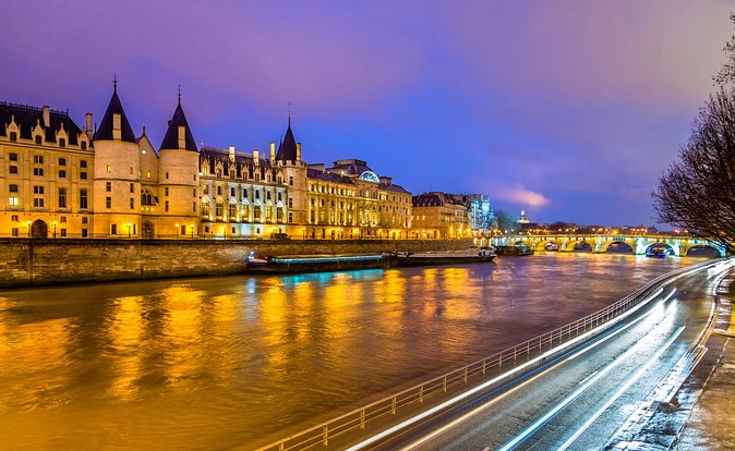 Paris-City-Ghost-Mystery-Night-Walking-Tou