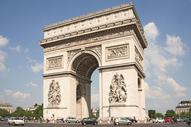 Private Paris city tour & cruise with Minivan view of the Arc de Triomphe.