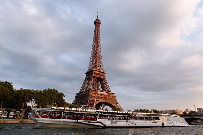 Paris Seine River Bateaux Mouches Early Evening Dinner Cruise majestic tour.