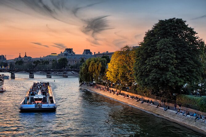 Seine River Paris by Night Sightseeing Sparkling Cruise with Champagne Review of the Beautiful Experience.