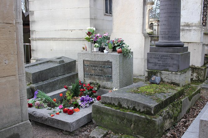 Père Lachaise Cemetery Walking Tour in Paris Review