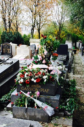 Père Lachaise Cemetery Walking Tour in Paris Review