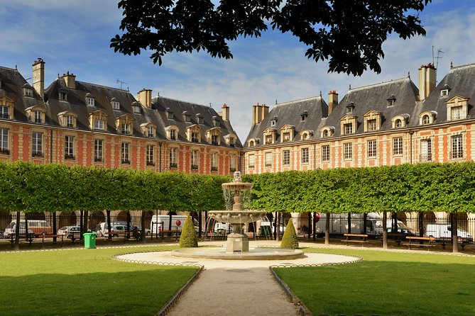 Private History Walking Tour in Paris for Teens & Family