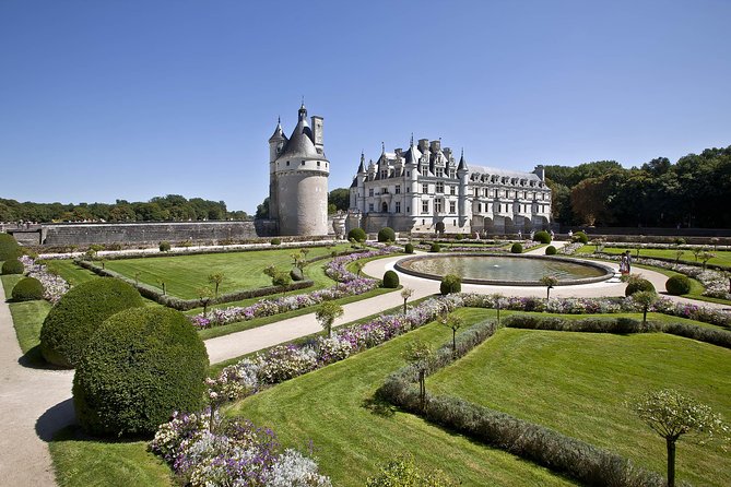 Private Loire Valley Castles with Minivan