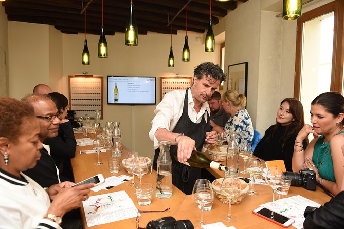 Walk & Wine Tour in the Latin Quarter Review