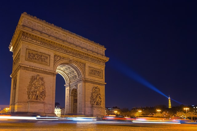 Arc de Triomphe at night