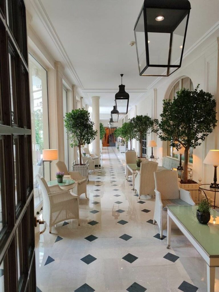 15 Best Hotel Bars in Paris