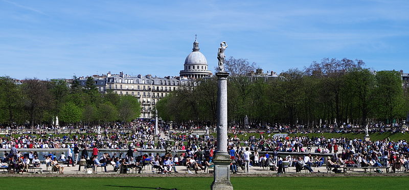 Parisians on a spring day in Luxembourg