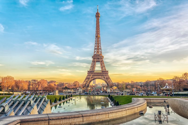 Eiffel Tower Sunset Scenery