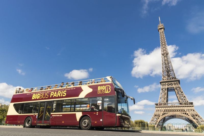 Bus Tour Overlooking The Eiffel Tower and the whole city of Paris