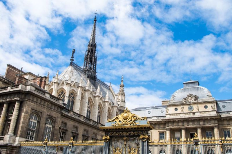 Chartres and Its Cathedral: 5-Hour Tour from Paris with Private Transport