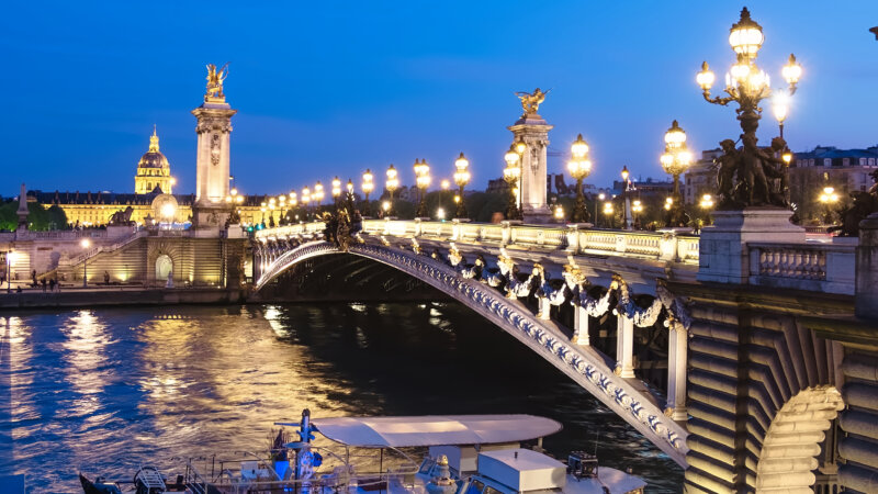 stunning lights at the alexandre bridge at night