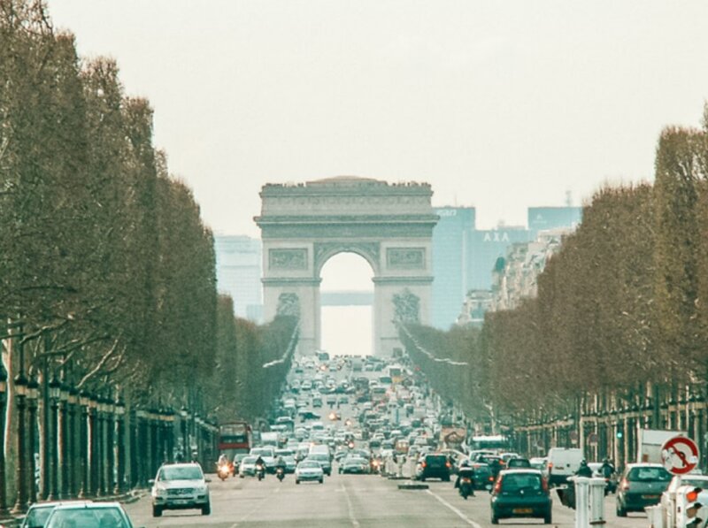 Cars at Arc de Triomphe