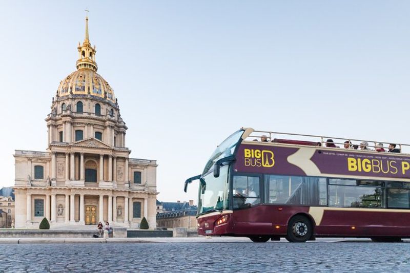 BigBus and a Paris Cathedral