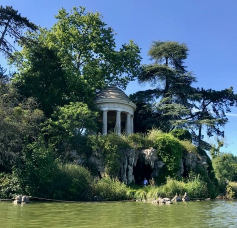 Bois de Vincennes lake and trees