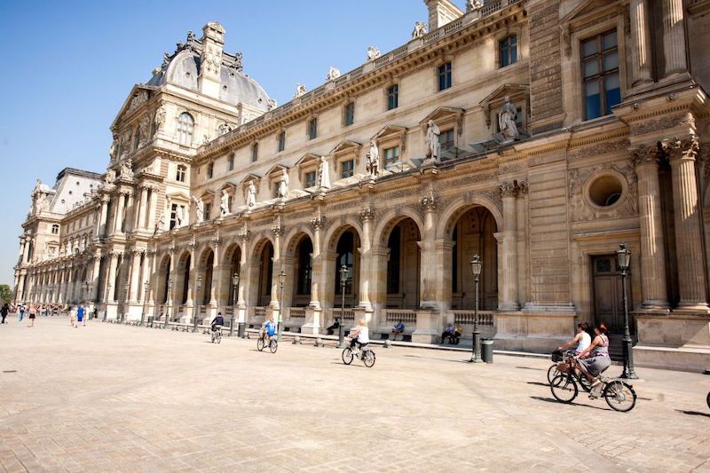 Electric Bike Tour past Paris 