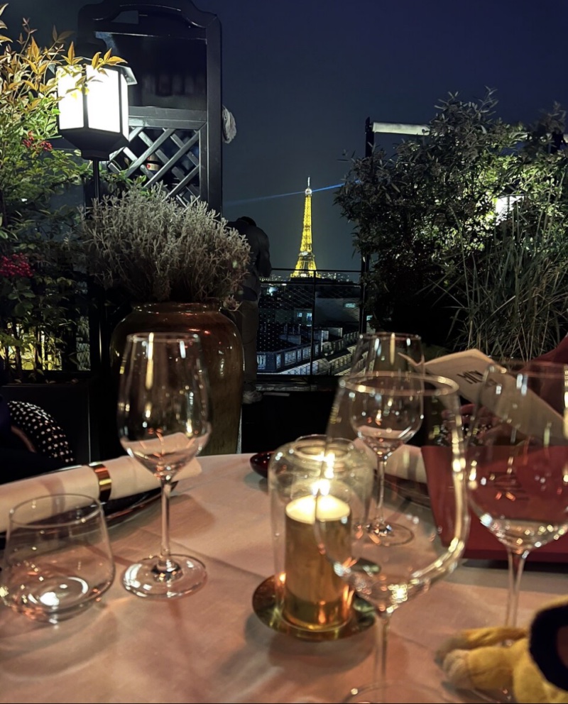 wine glasses and lighted view of eiffel tower at MUN Paris