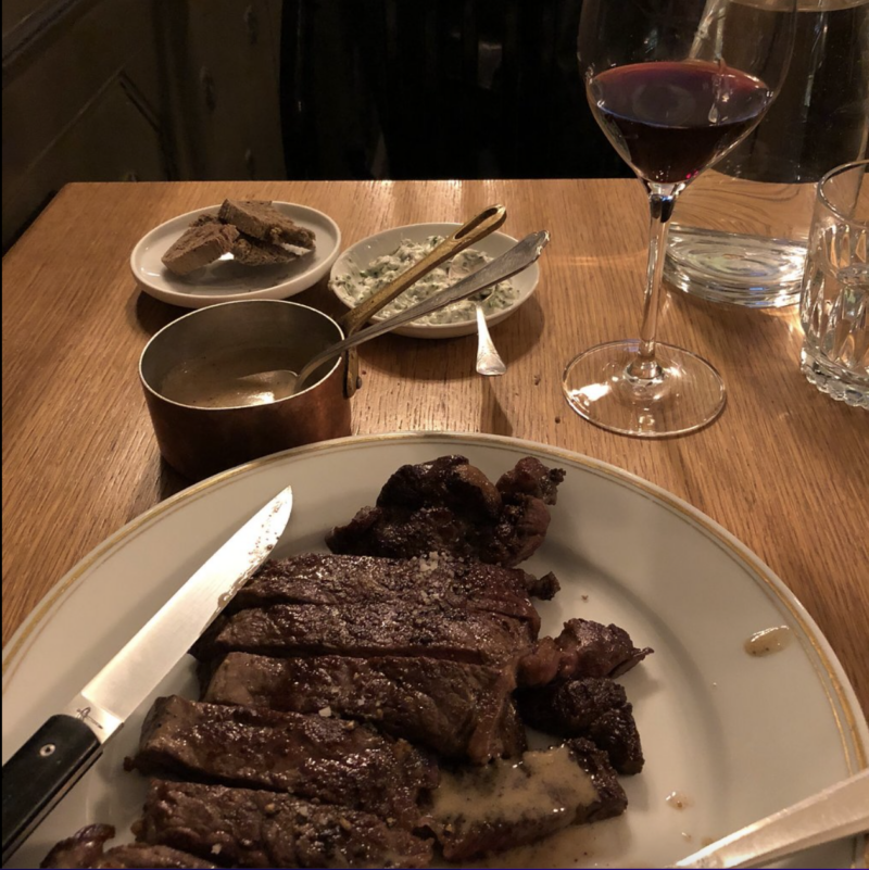 well done steak meal at La bourse et la vie
