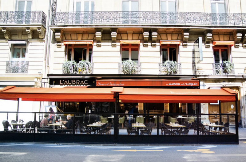 front view of diners at La Maison de l’Aubrac