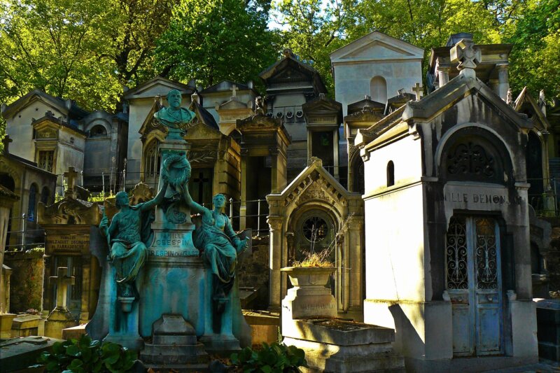 paris catacombs haunted tour