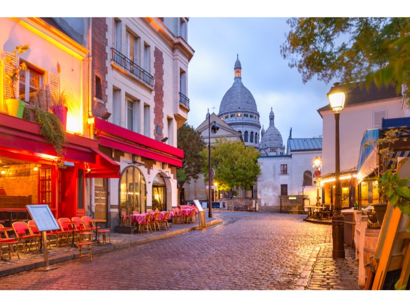 Place du Tertre with tables of cafe