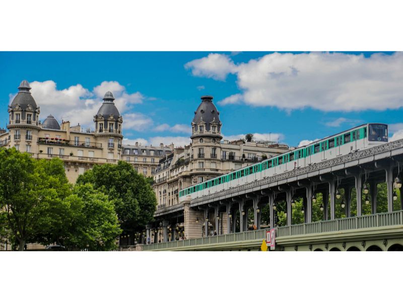 Pont de Bir Hakeim in Paris, France