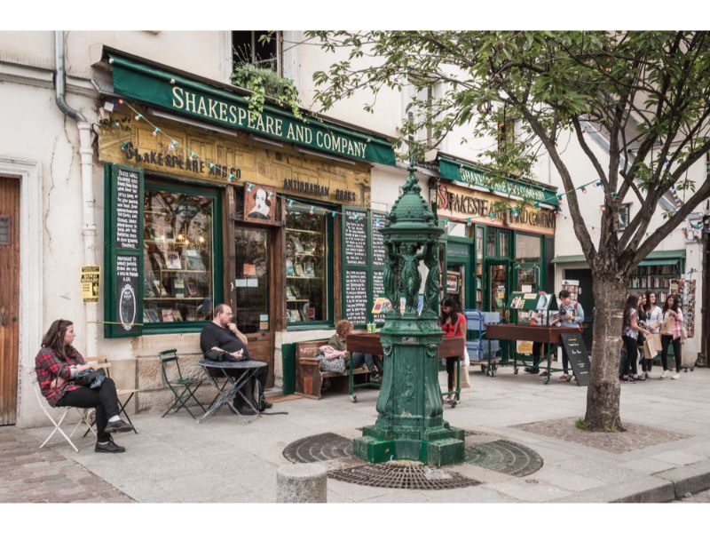 Tourists outside famous Shakespeare and company bookstore