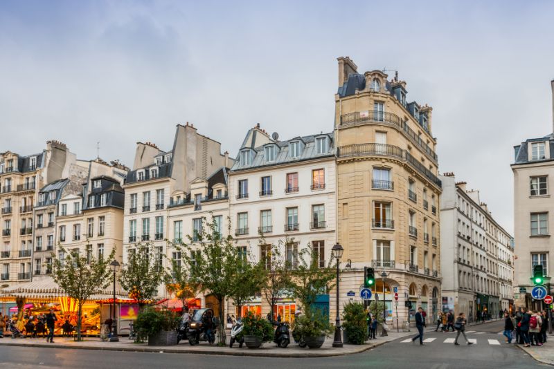 Old building in Rue Saint Antoine