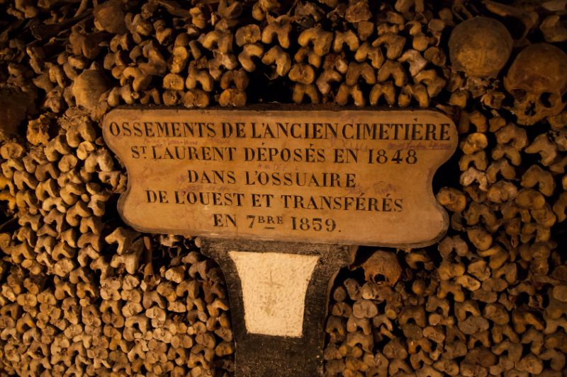 Inscriptions inside the catacombs in Paris