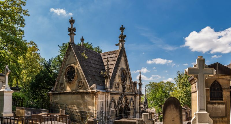 Pere Lachaise Cemetery architecture