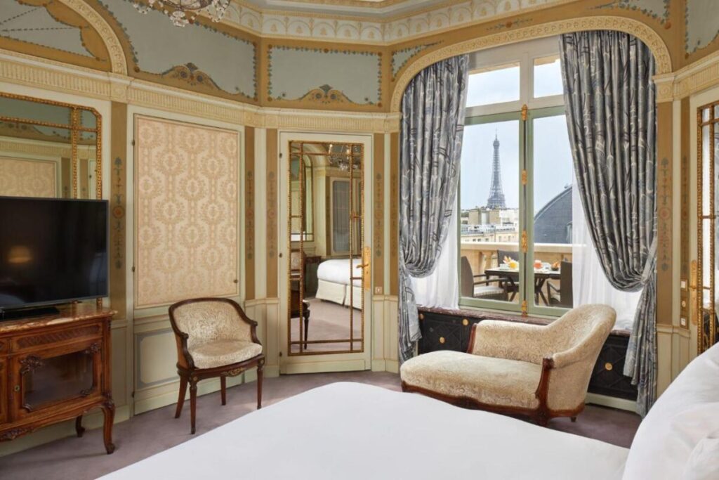 Hotel Raphaël room interior