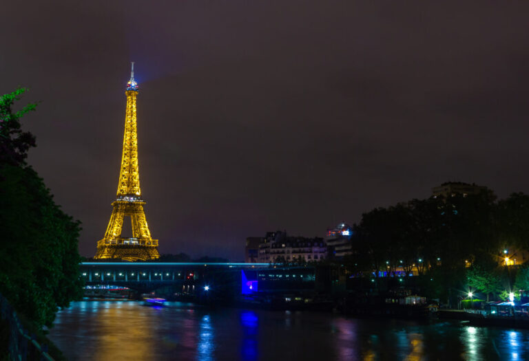 When Does the Eiffel Tower Sparkle? A Guide to its Stunning Light Display