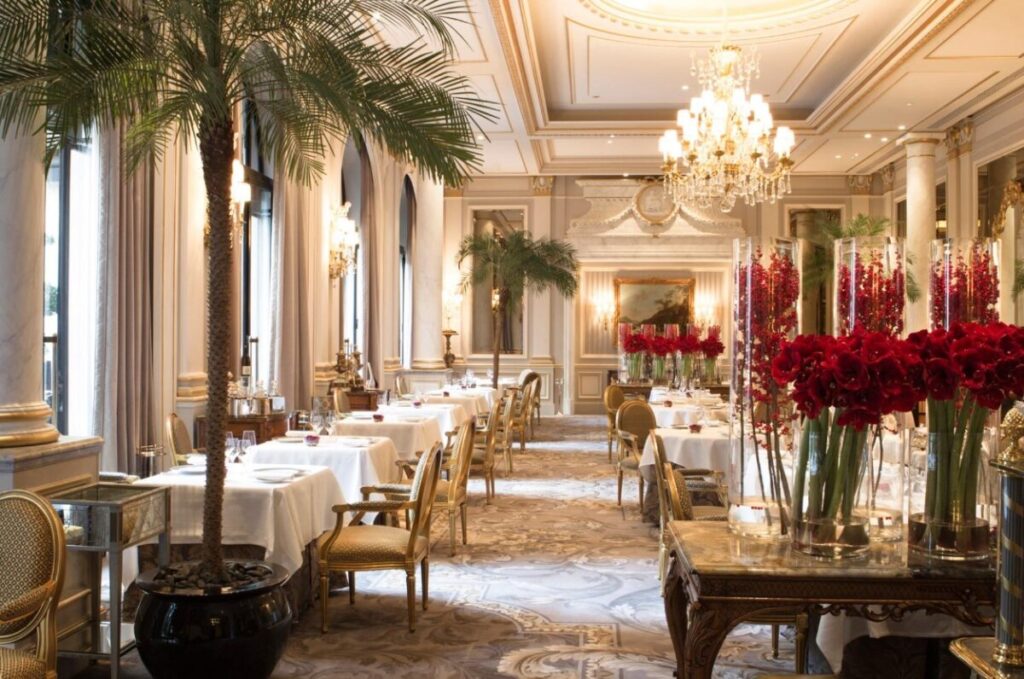 Le Cinq restaurant interior