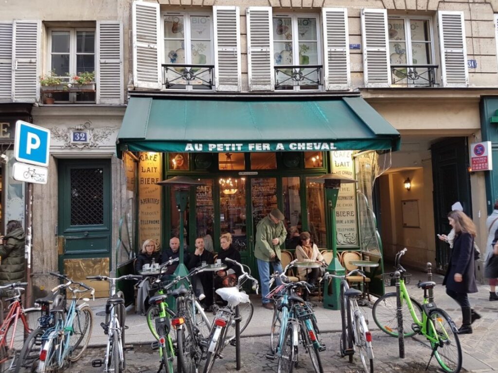 Front of Le Petit Fer a Cheval