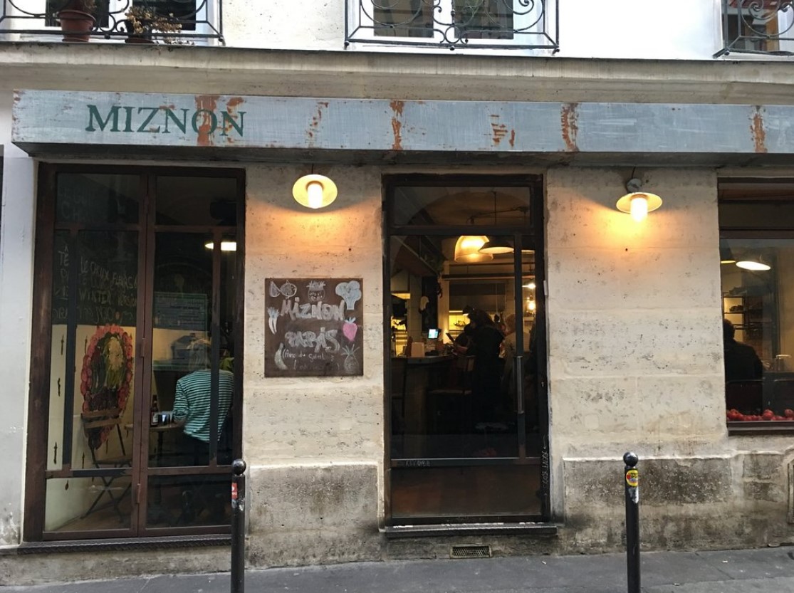 Front and entrance of Miznon in Paris