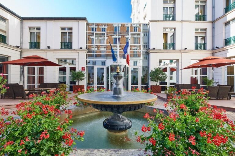 Hotel Vacances Bleues Villa Modigliani features an intrinsic facade