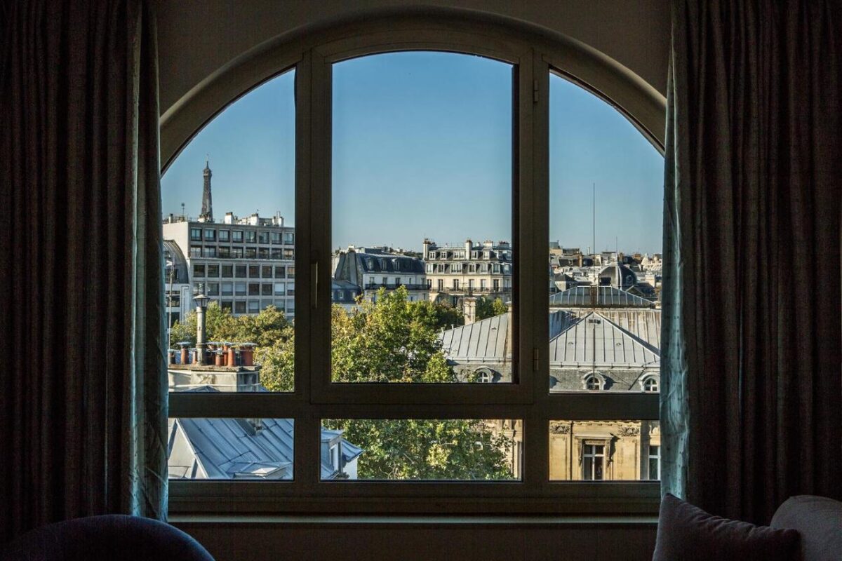 Royal Garden Champs-Élysées City View in the window