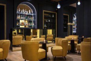 Best Western Ronceray Opéra features an elegant bar