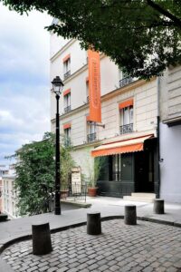 Caulaincourt Montmartre by Hiphophostels features modish facade