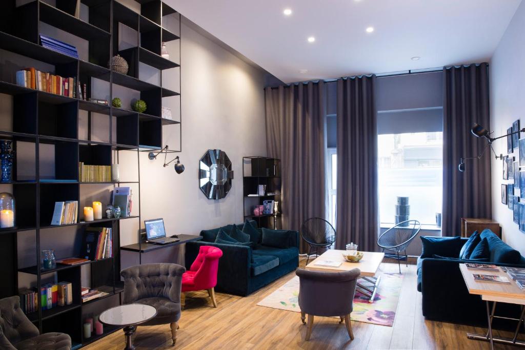 Hotel Mademoiselle features an elegant lobby