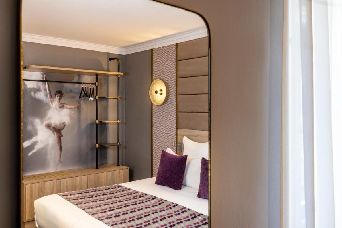 Hôtel Nude Paris with cozy bedroom