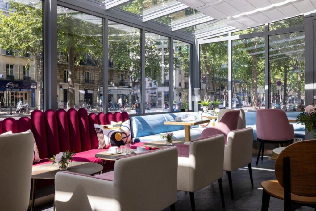 Hôtel Nude Paris with see through dining area